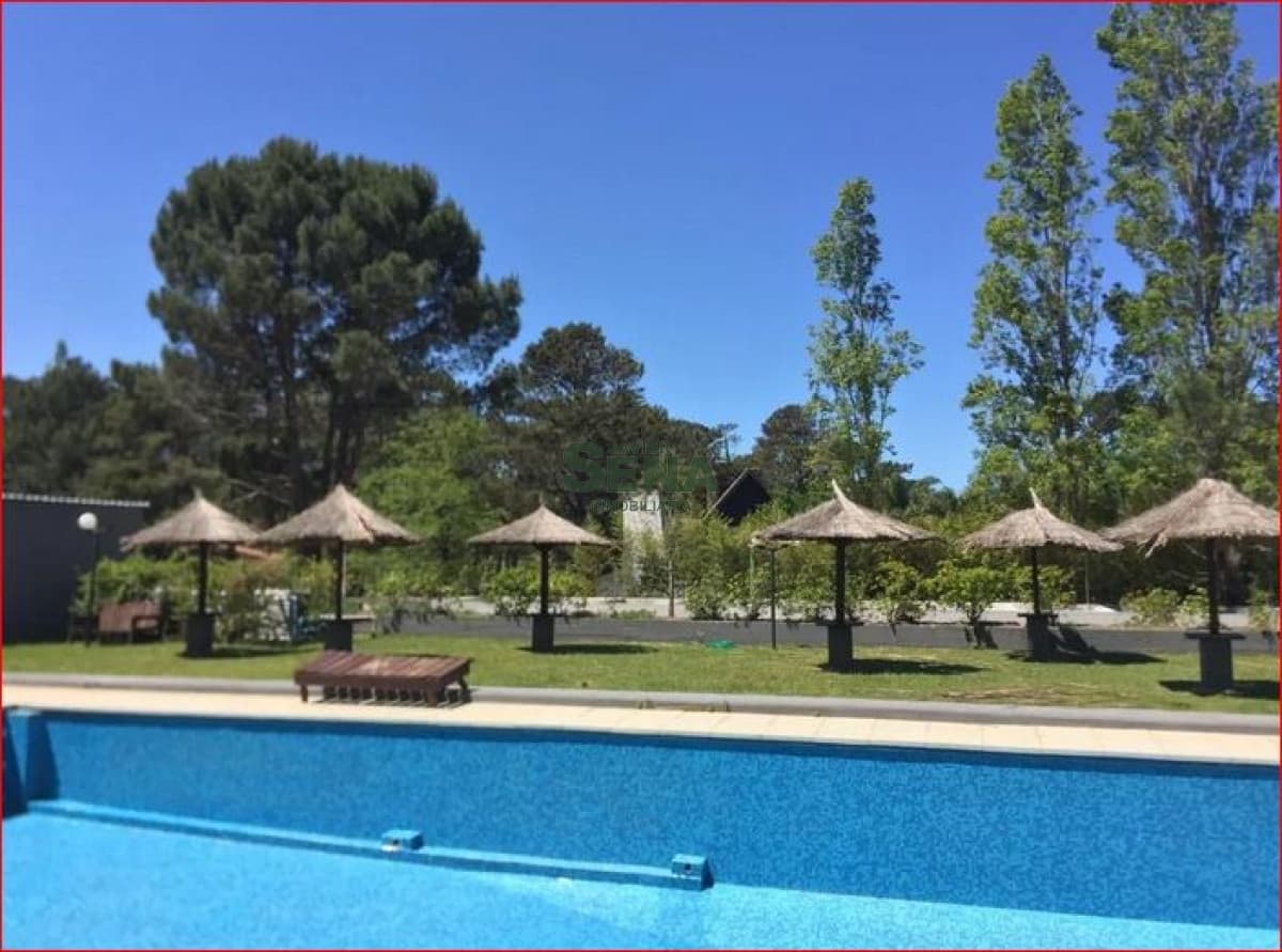 Alquiler de apartamento en la Roosevelt, 2 dormitorios, 2 baños, piscina, cerca de todo.