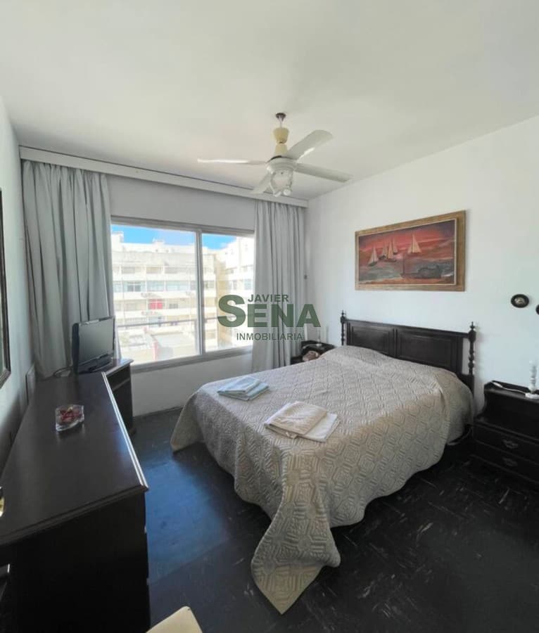Venta de apartamento en la Peninsula, 1 dormitorio, baño, con vista.