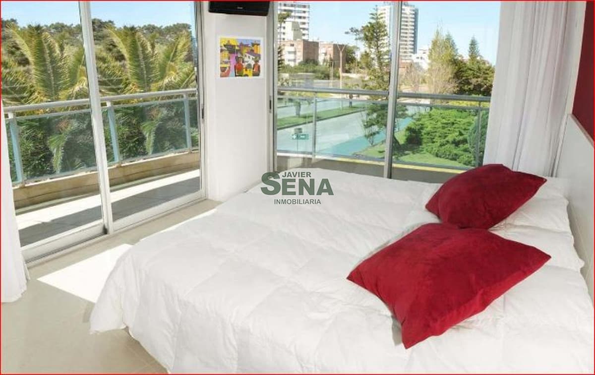 Venta de apartamento en la Mansa, 1 dormitorio, baño, con balcon y buena vista.