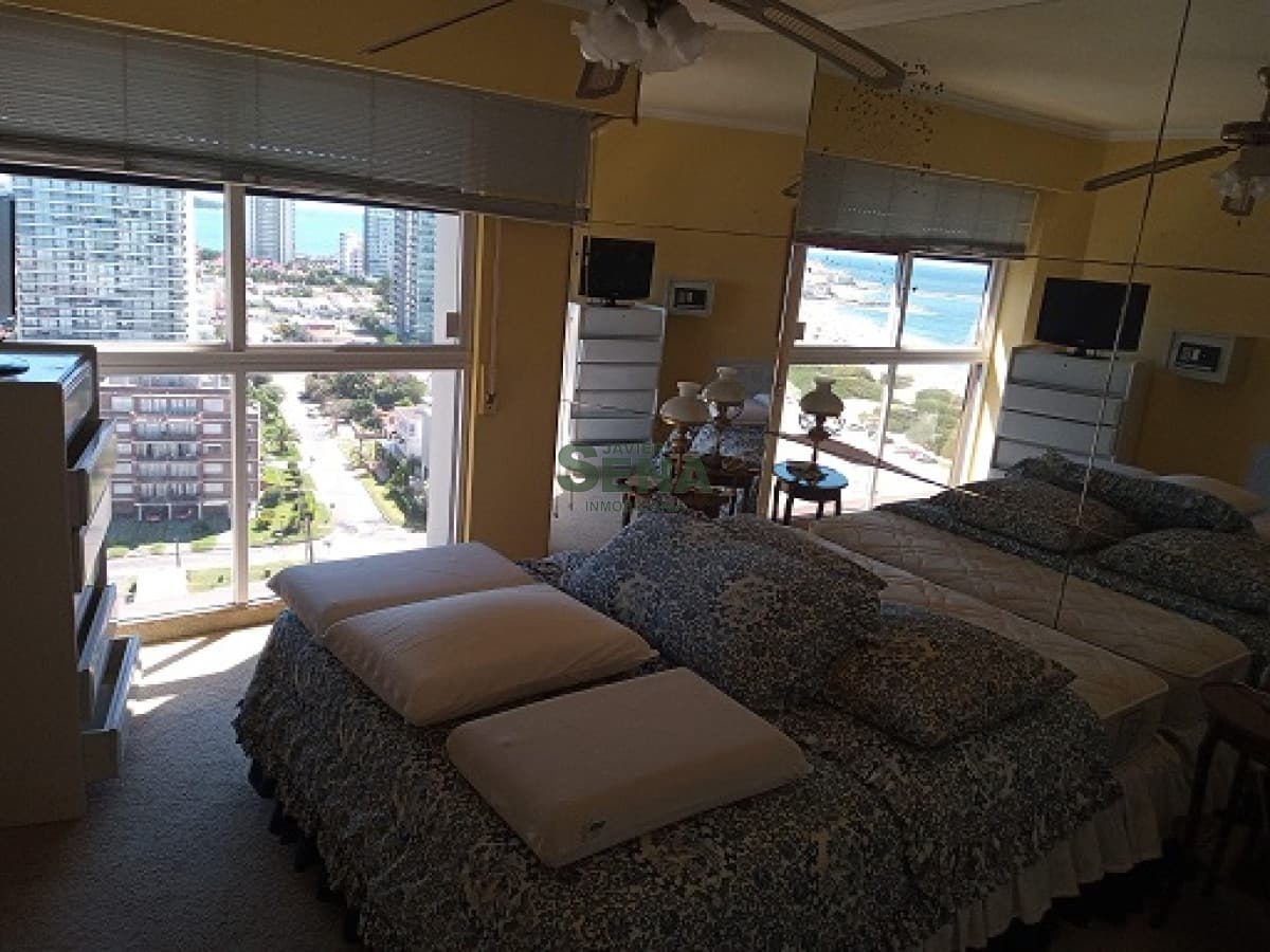 Alquiler apartamento en la Brava,  2 dormitorios, 2 baños, gran vista al mar, con todos los servicios.