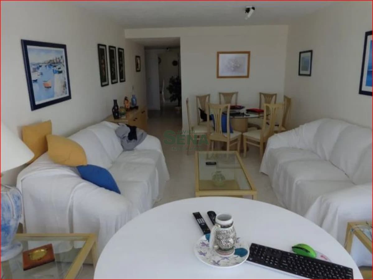 Alquiler de apartamento en la Mansa, 3 dormitorios, 3 baños, piscina, canchas, balcon, vista.