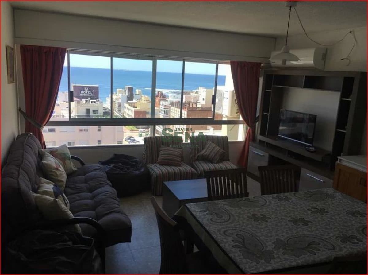 Alquiler de apartamento en la Peninsula, 3 dormitorios, 2 baños, buena vista y todo cerca.