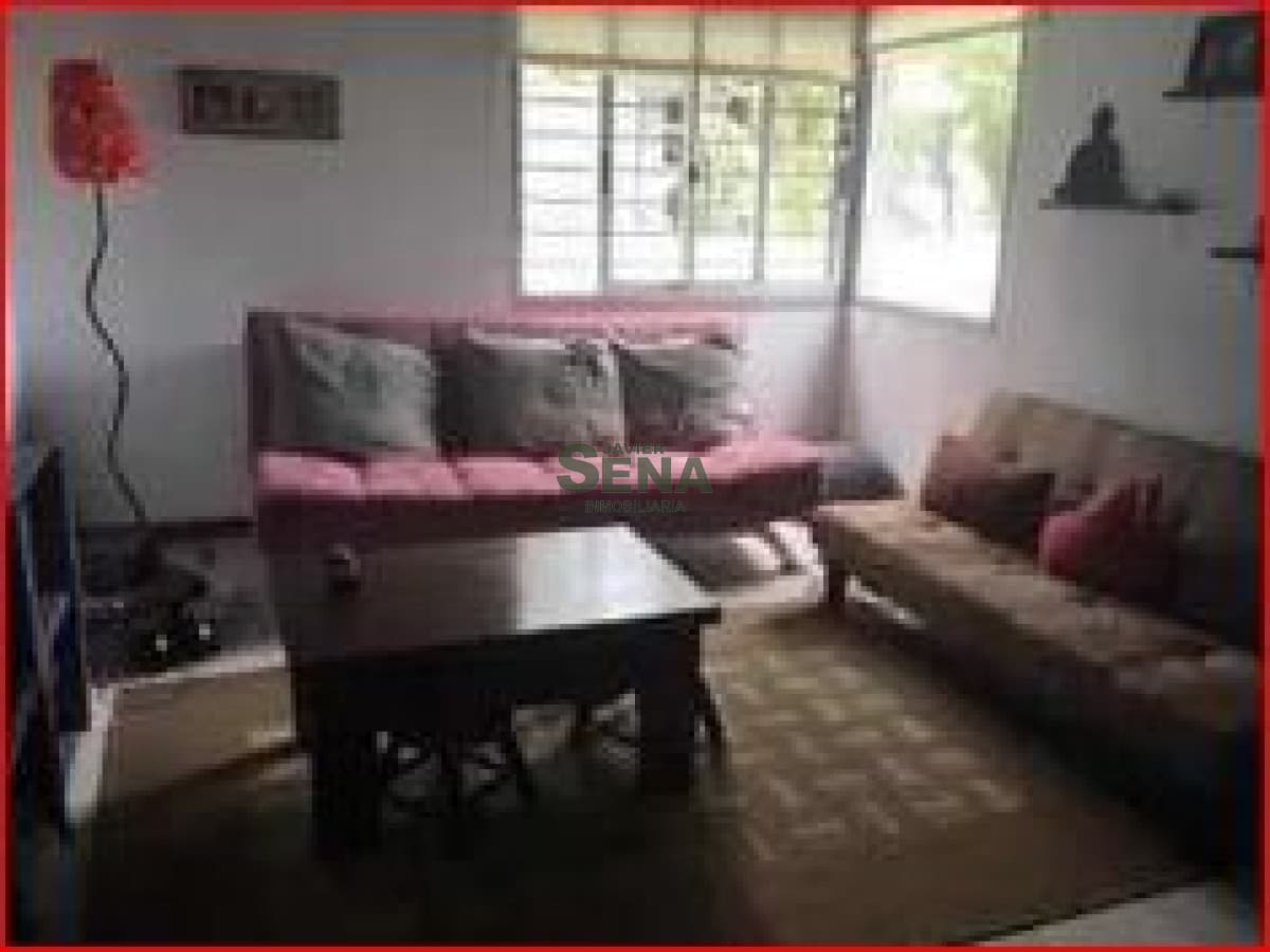 Venta de apartamento en el centro de Maldonado, 2 dormitorios, baño, estacionamiento.
