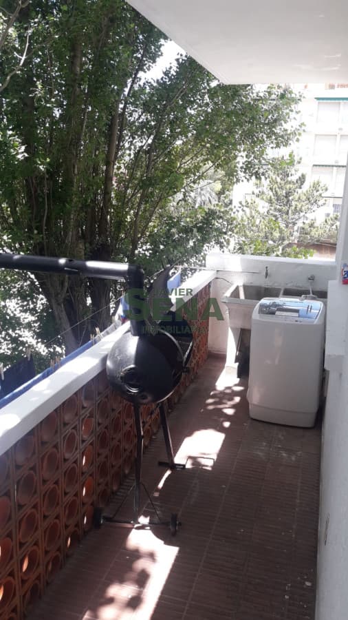 Alquila apartamento en la mansa, 3 dormitorios, 2 baños, buena vista, por escalera.