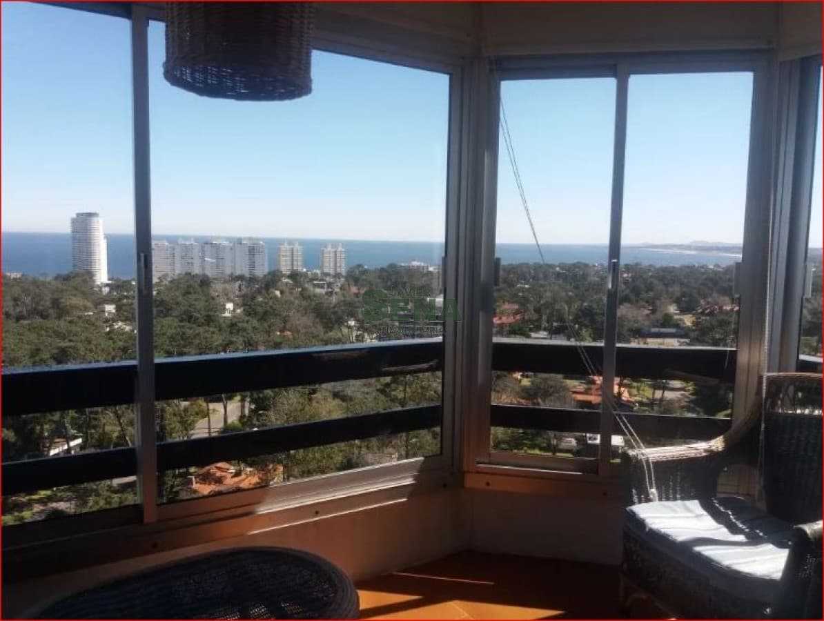 Alquiler y Venta de apartamento en la Roosevelt, 4 dormitorios, 4 baños, balcon, gran edificio.