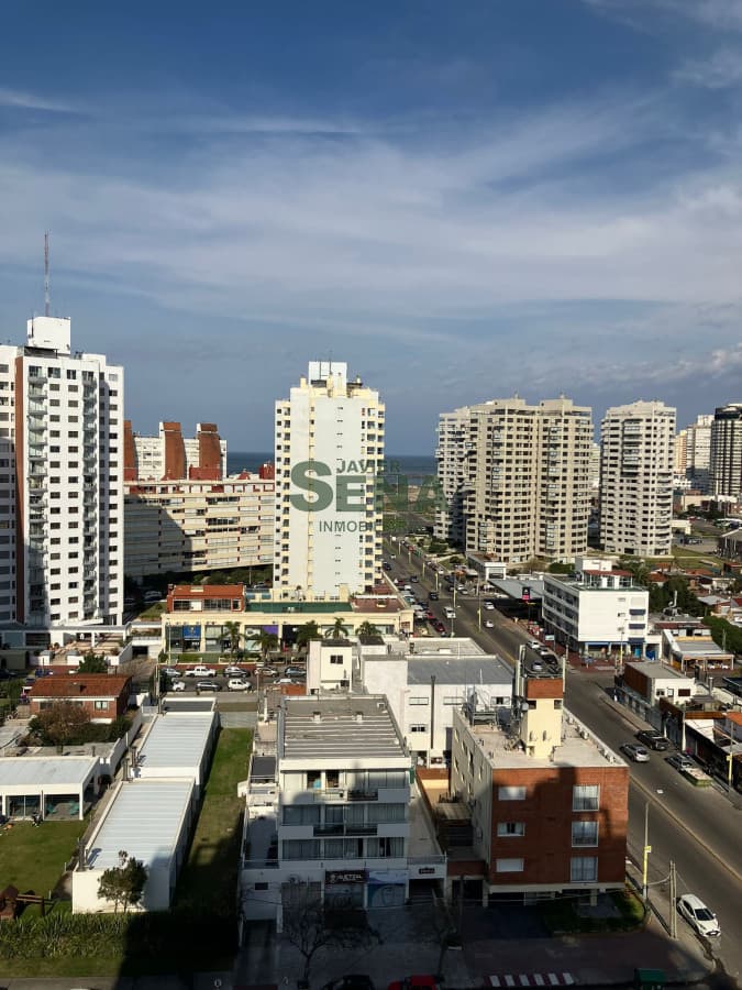 Venta de apartamento en la Mansa, 2 dormitorios, 2 baños, balcon con Parrilla.