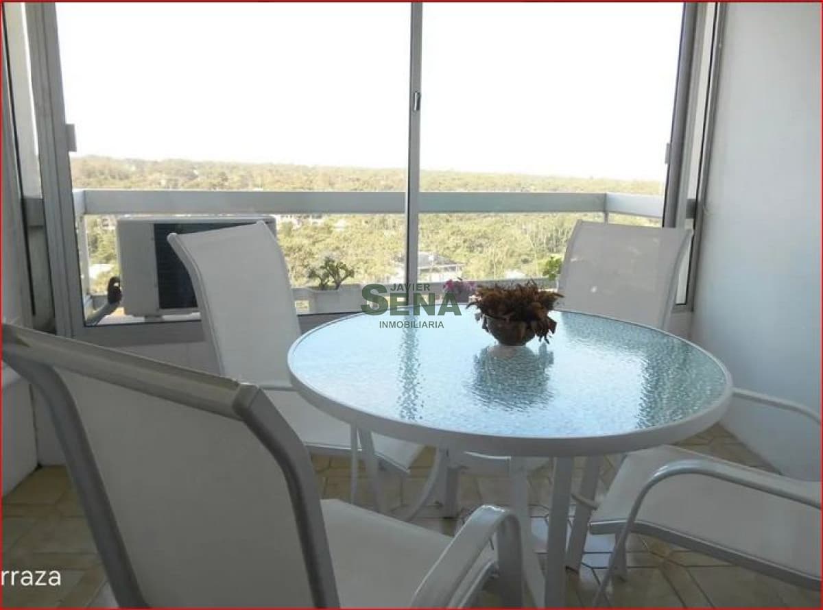 Alquiler de apartamento en la Roosevelt, 3 dormitorios, 3 baños, buena vista y todos los servicios.