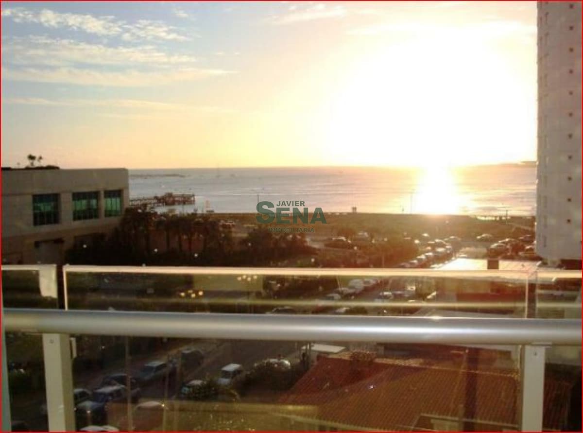 Alquiler de apartamento en la Mansa, 2 dormitorios, 2 baños, linda vista al mar y servicios.