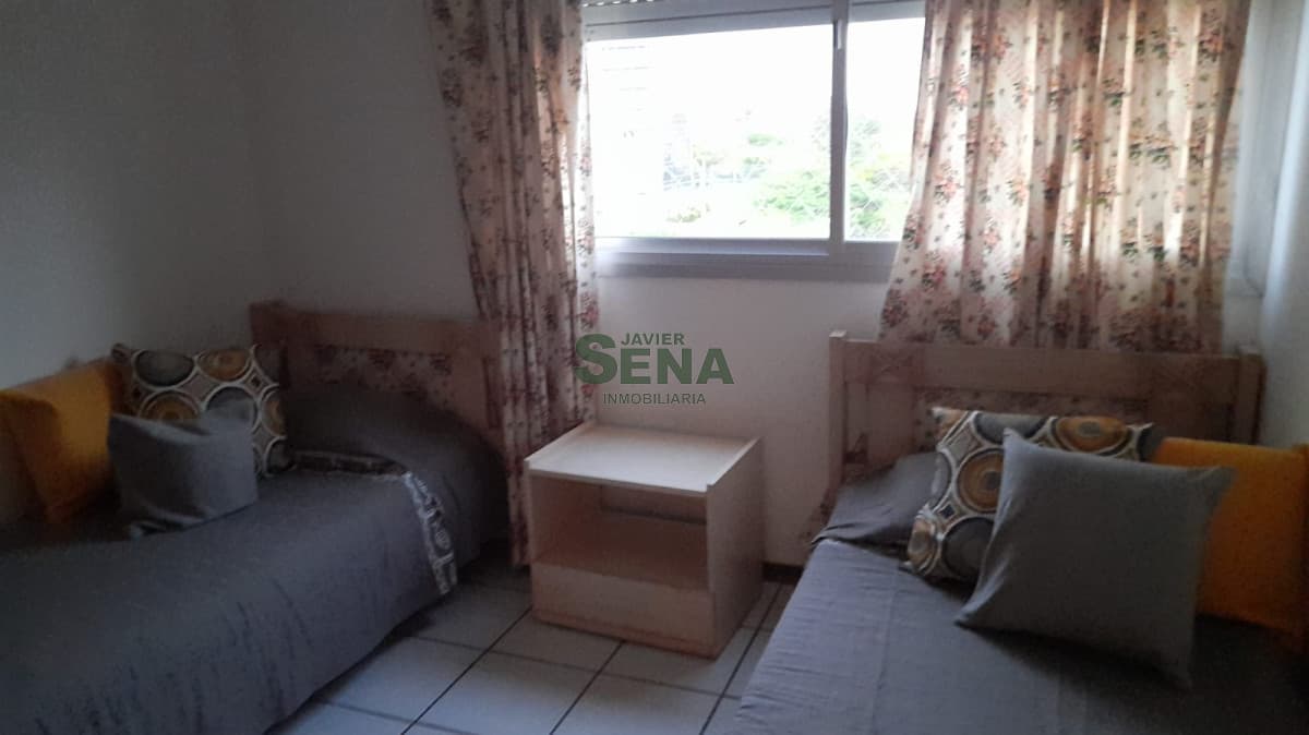 Alquiler de apartamento en la Mansa, de 3 dormitorios y 2 baños con servicios.