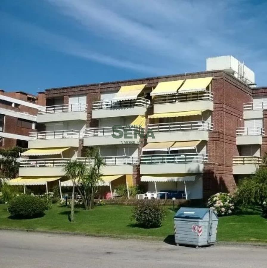 Venta y alquiler de apartamento  en la Mansa, 2 dormitorios, baño, cerca de todo.