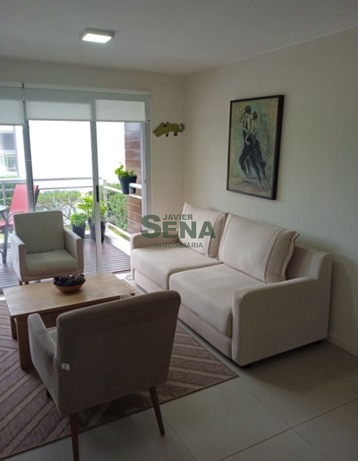 Venta de apartam en Rincon del Indio, 2 dorm, 2 baños, servicios, casi nuevo.