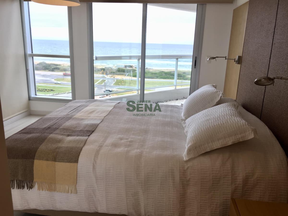 Venta y alquiler de apartamento en la Brava, 4 dormitorios, 4 baños, todos los servicios.