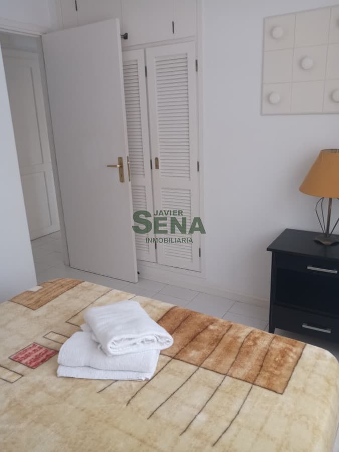Venta de apto de 3 dormitorios y 2 baños en peninsula, buen edificio.
