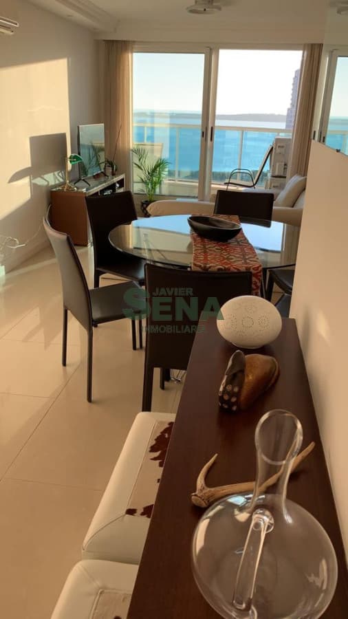 Alquiler de apartamento en la Mansa, 2 dormitorios, 2 baños, piscina, servicios.