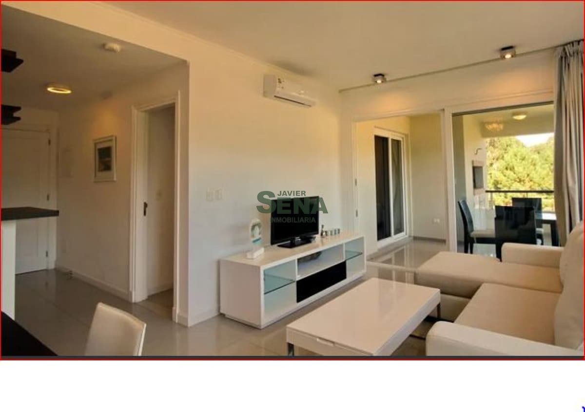 Alquiler de apartamento en Solanas, 1 dormitorio y medio, baño, con servicios.