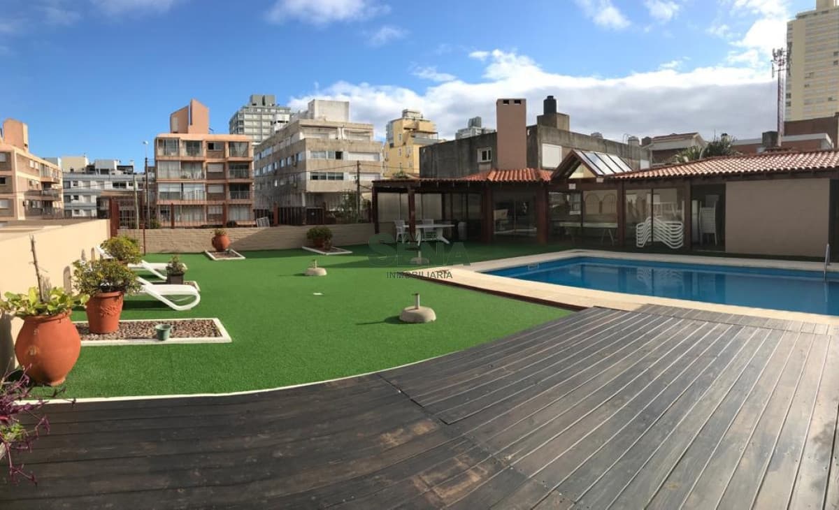 Venta apartamento Punta del este peninsula, 2 dormi, 2 baños, buen edificio.