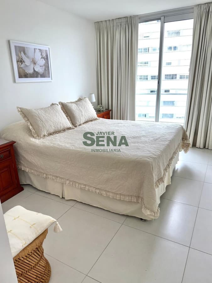 Alquiler de apartamento en Roosevelt, 3 dormitorios y 3 baños, piscina.