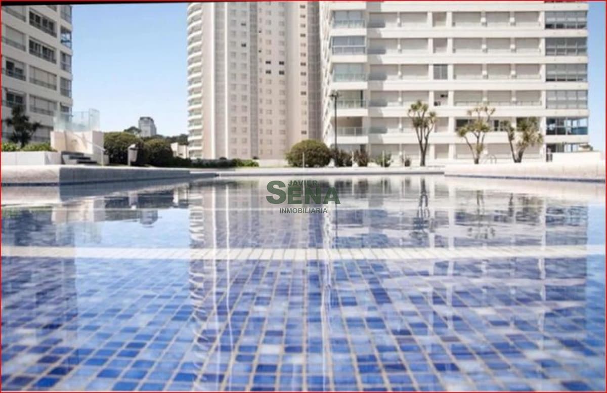 Alquiler de apartamento en la Mansa, 2 dormitorios y medio, 2 baños, piscina, canchas, servicios.
