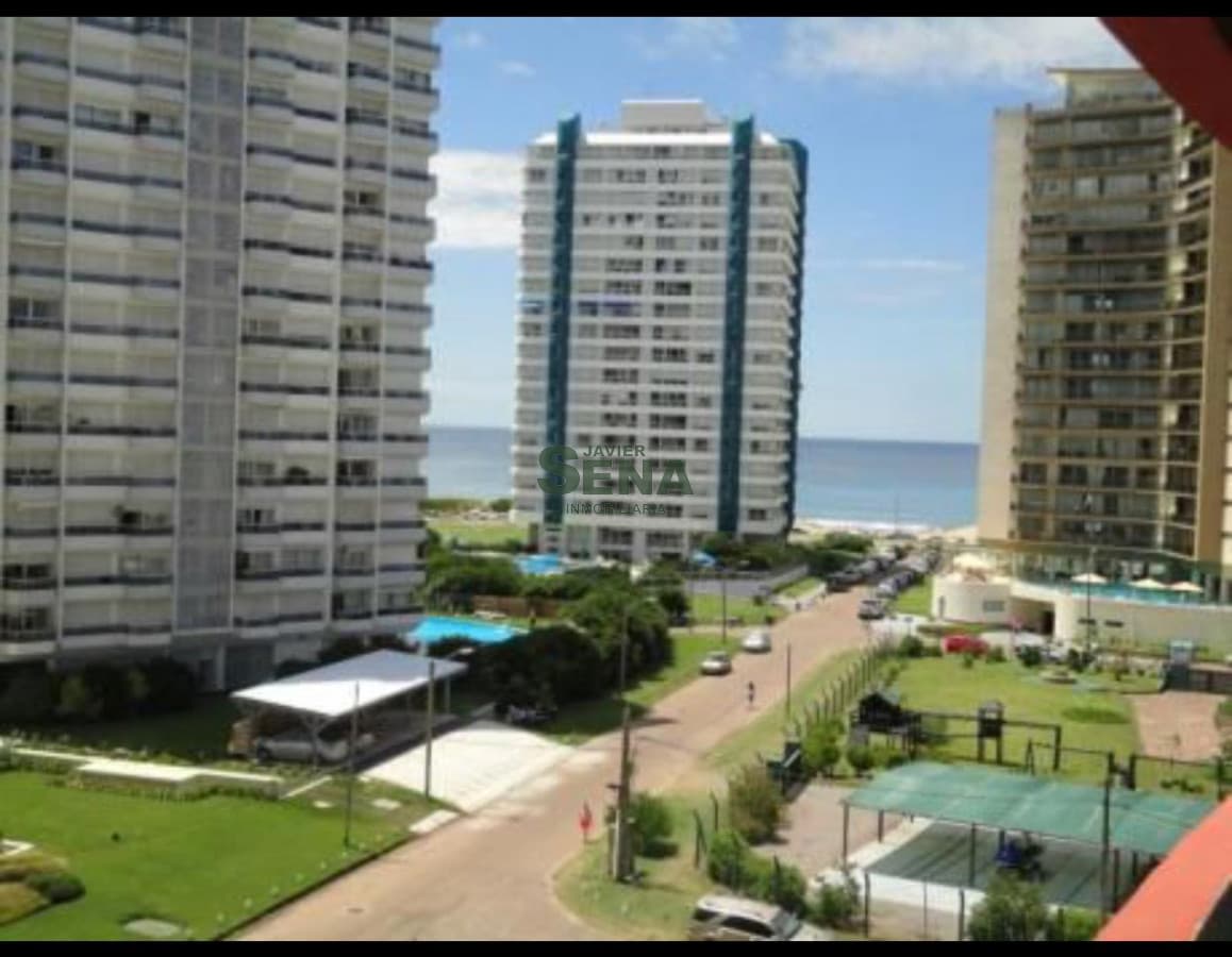 Venta, alquiler y permuta de apartamento en la Brava, 2 dormitorios, 2 baños, terraza, piscina, servicios.