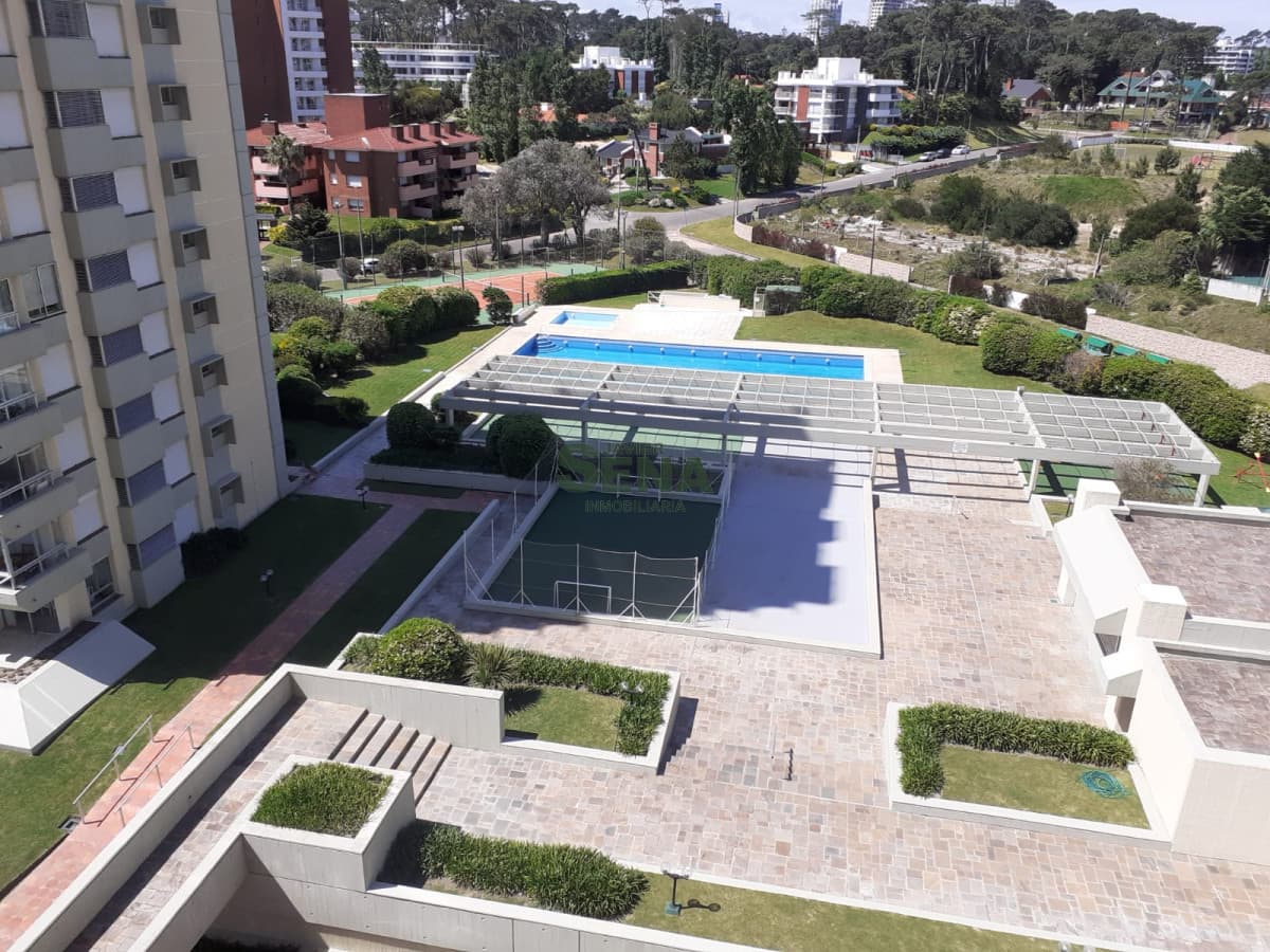 Venta y alquiler de apartamento en la mansa, 3 dormitorios, 2 baños, gran vista.