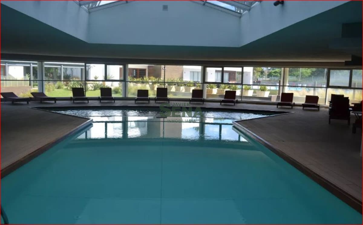 Venta de apartamento en la roosevelt, 2 dormitorios, baño, piscina, servicios.