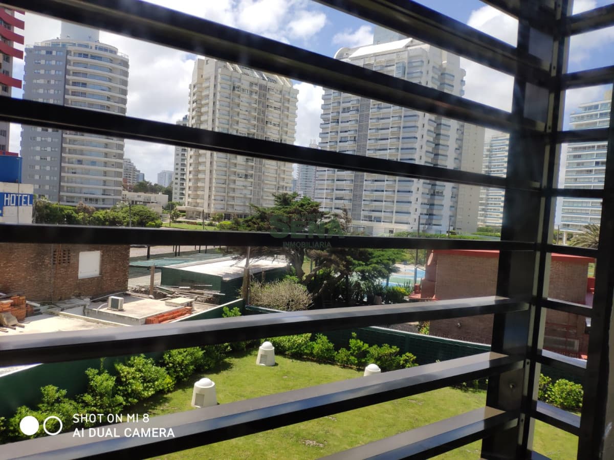 Venta de apartamento en la Brava, 1 dormitorio, baño, linda vista y todos los servicios.