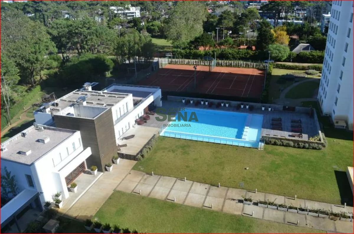 Venta de apartamento en la roosevelt, 2 dormitorios, baño, piscina, servicios.