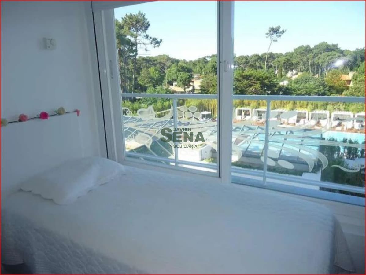 Venta y alquiler de apartamento en la Roosevelt, 2 dormitorios, 2 baños, con todos los servicios.
