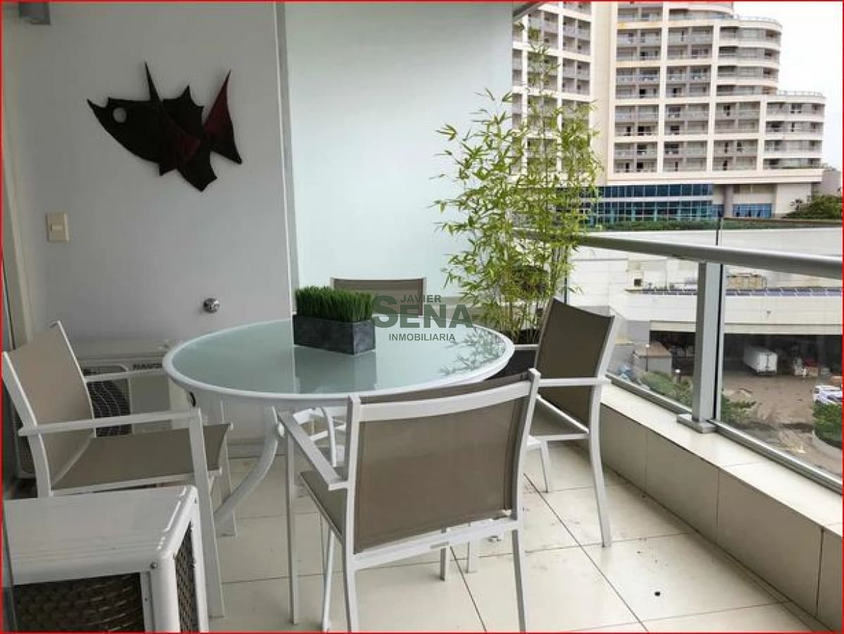 Venta de apartamento en la Mansa, 2 dormitorios, 3 baños, piscina, parrilla, y buena vista.