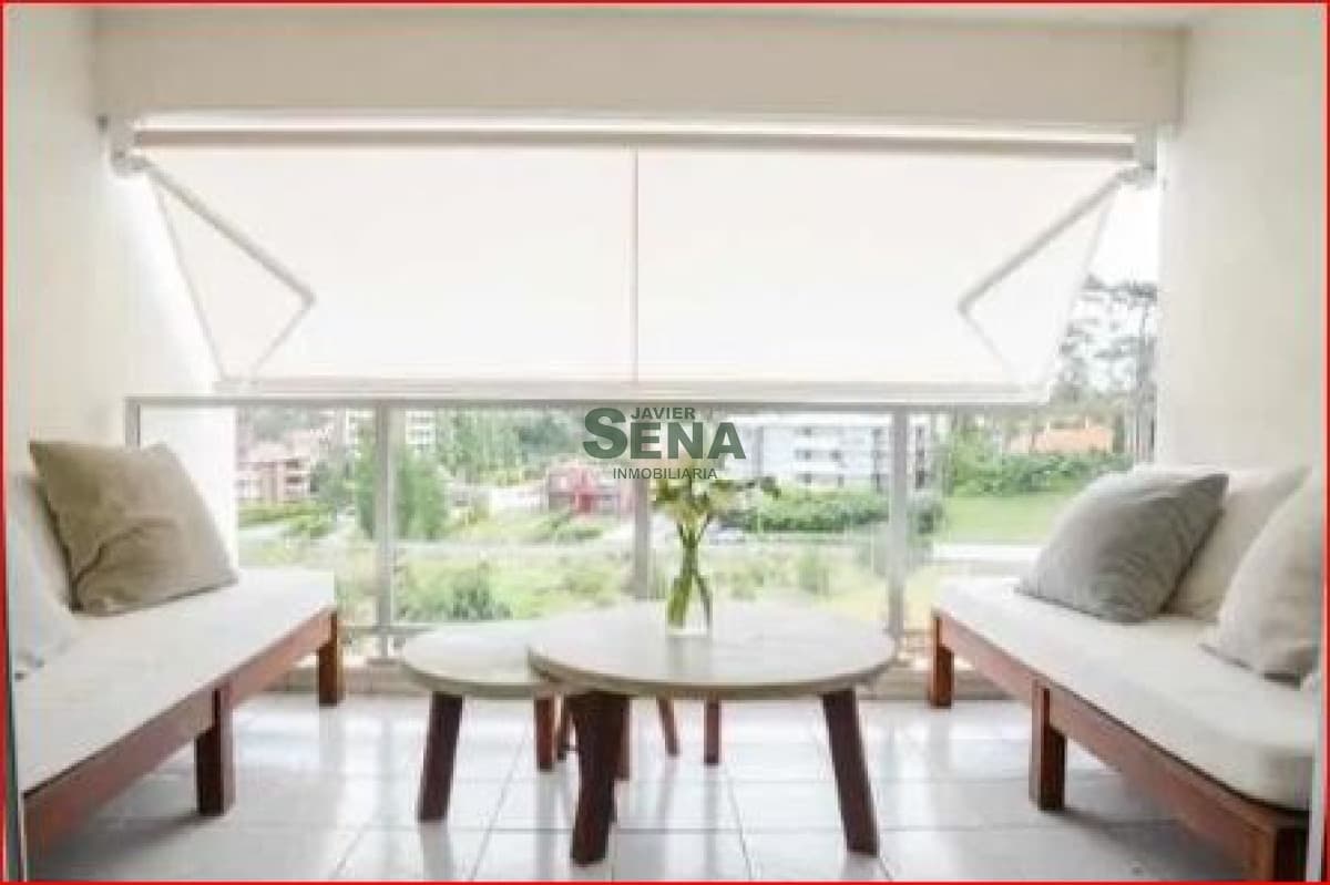 Alquiler de apartamento en la Mansa, 2 dormitorios y medio, 2 baños, piscina, canchas, servicios.