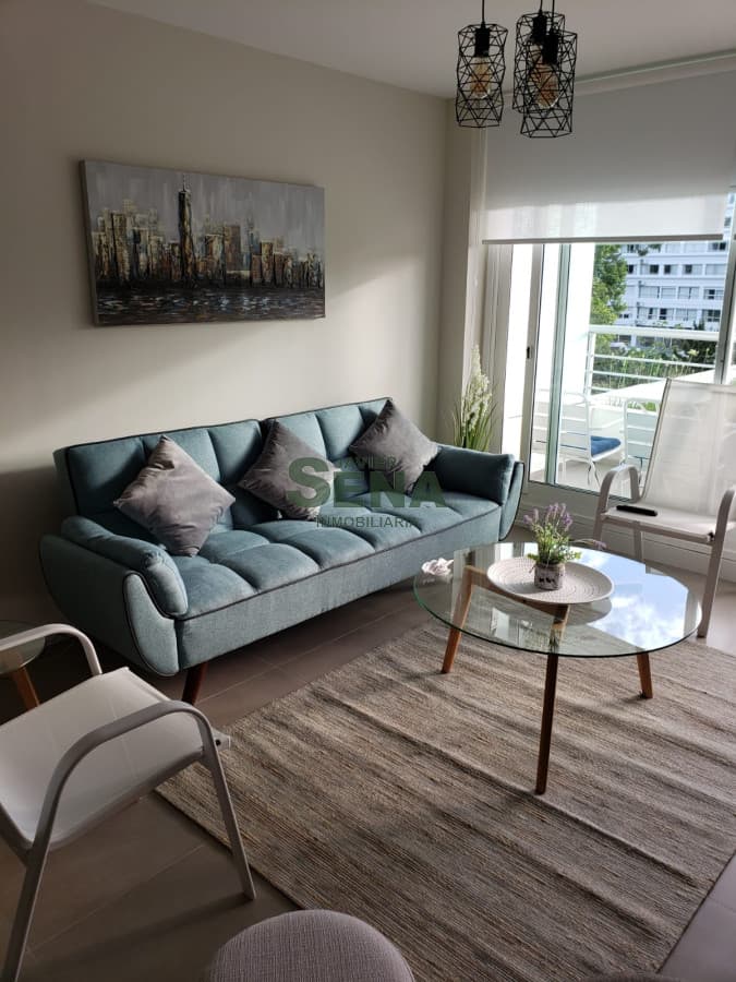 Alquiler de apartamento en la Roosevelt, 1 dormitorio, baño, lindo edificio, con pocos años construidos.