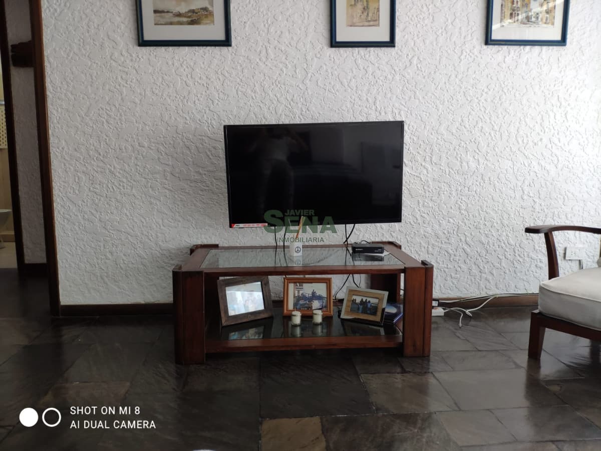Alquiler de apartamento en la Brava, 1 dormitorio, baño, piscina, servicios.