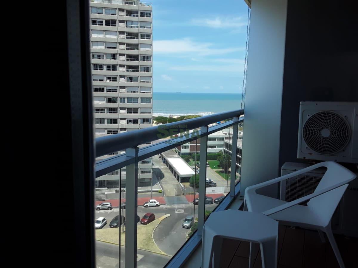 Alquiler de apartamento en la Brava, 1 dormitorio, baño, piscina, balcon linda vista y moderno.