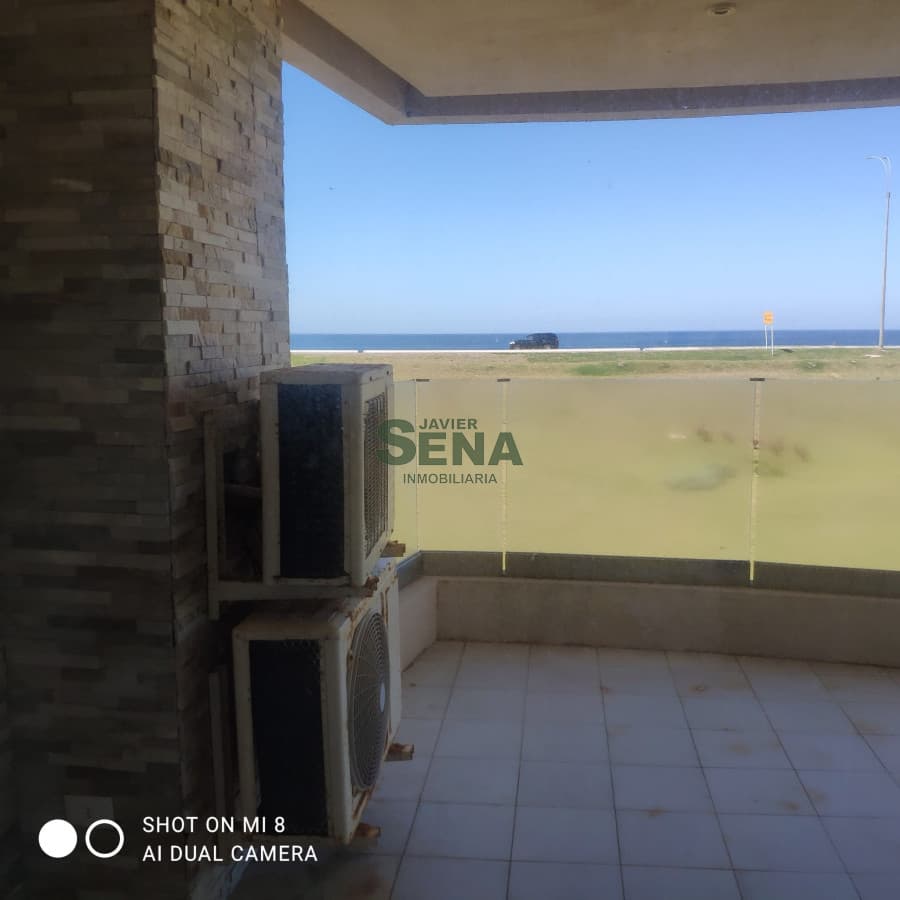 Venta  de apartamento en la Mansa, 3 dormitorios, 4 baños, piscina y gran vista.