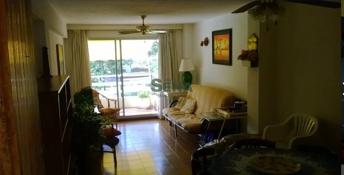 Venta y alquiler de apartamento  en la Mansa, 2 dormitorios, baño, cerca de todo.