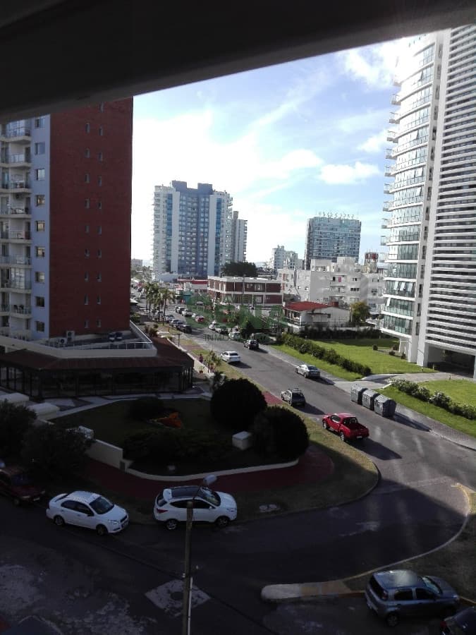 Brava, 1 dormitorio, baño, pileta.