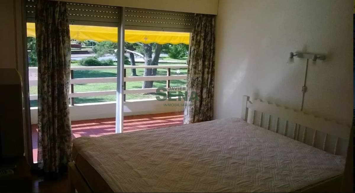 Venta y alquiler de apartamento  en la Mansa, 2 dormitorios, baño, cerca de todo.