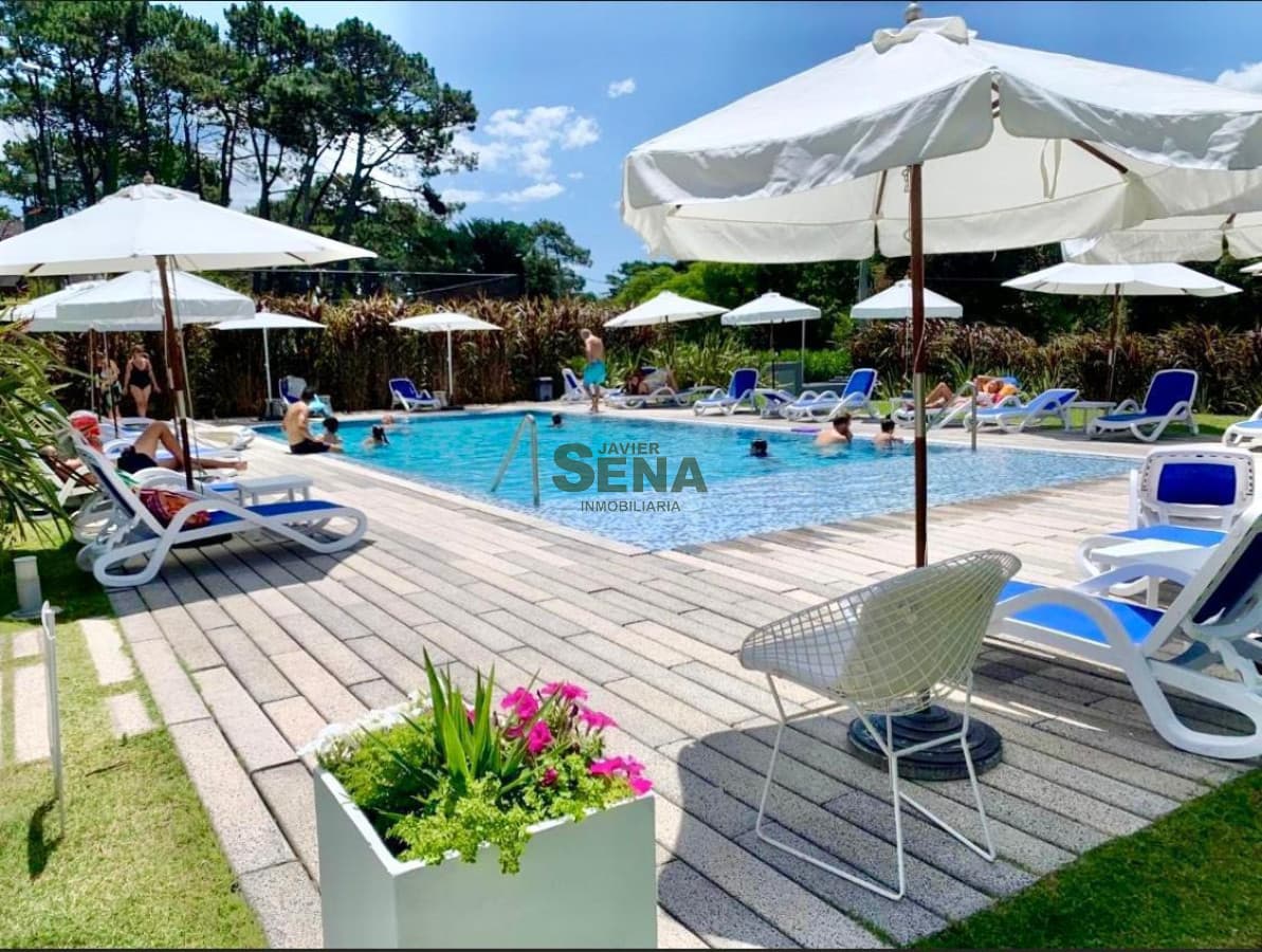 Alquiler de apartamento en Roosevelt, 3 dormitorios y 3 baños, piscina.