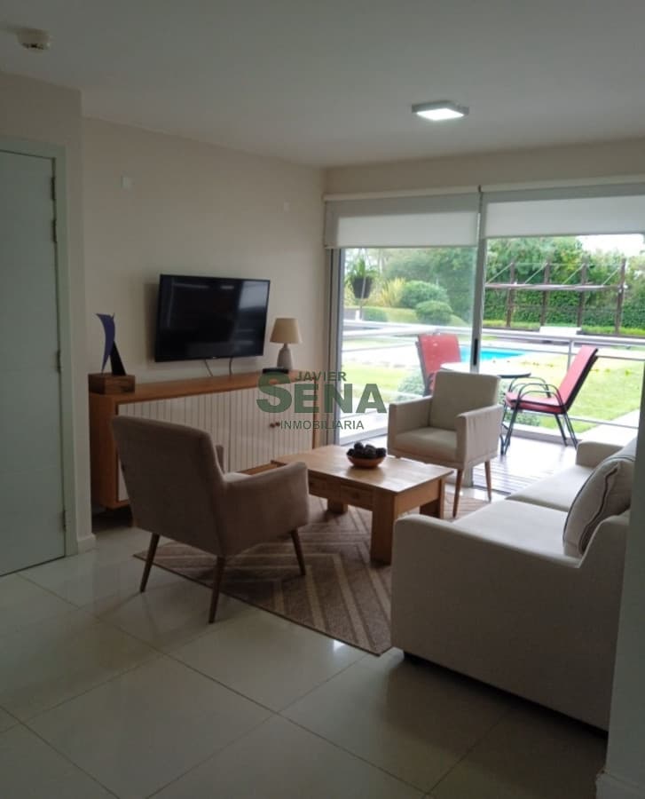 Venta de apartam en Rincon del Indio, 2 dorm, 2 baños, servicios, casi nuevo.