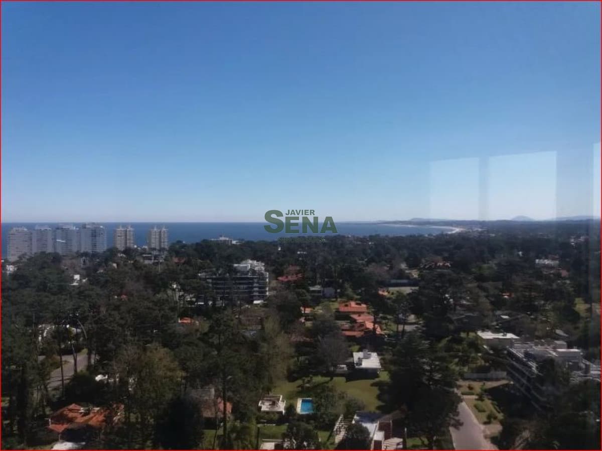 Alquiler y Venta de apartamento en la Roosevelt, 4 dormitorios, 4 baños, balcon, gran edificio.