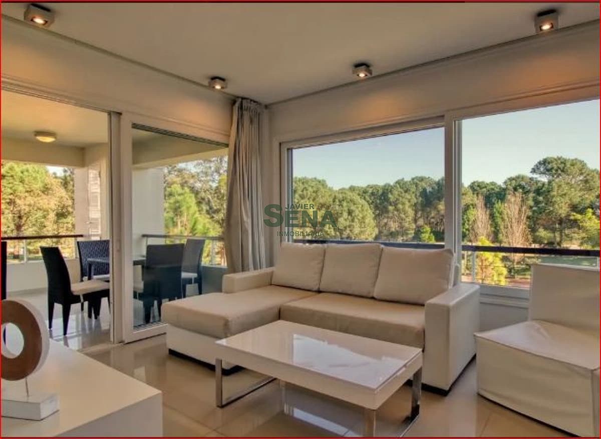 Alquiler de apartamento en Solanas, 1 dormitorio y medio, baño, con servicios.