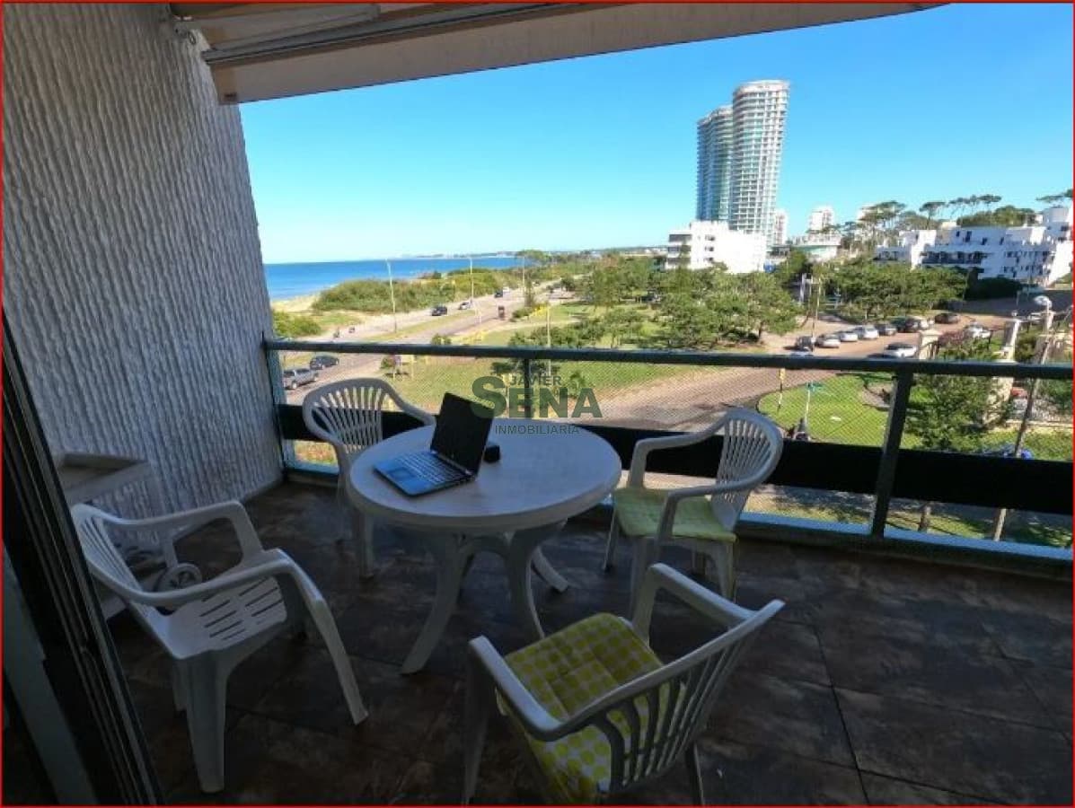 Alquiler de apartamento en la Mansa, 1 dormitorio, baño, balcon frente al mar.