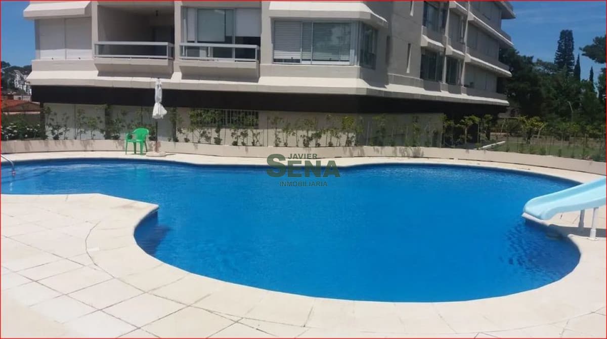 Alquiler de apartamento en la Roosevelt, 3 dormitorios, 3 baños, buena vista y todos los servicios.