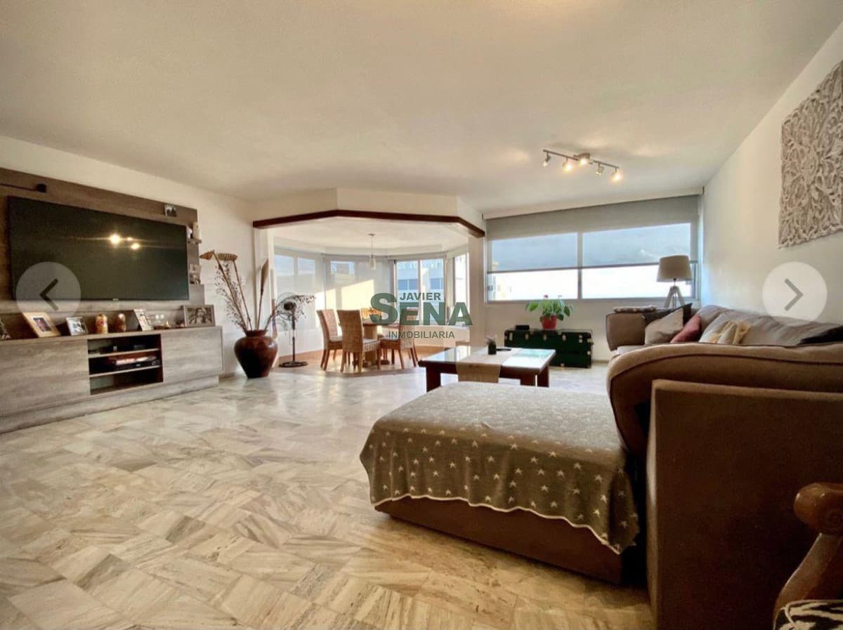 Venta de apartamento en la Roosevelt, 3 dormitorios, 2 baños, mas servicio con baño, pileta, aminities completos.