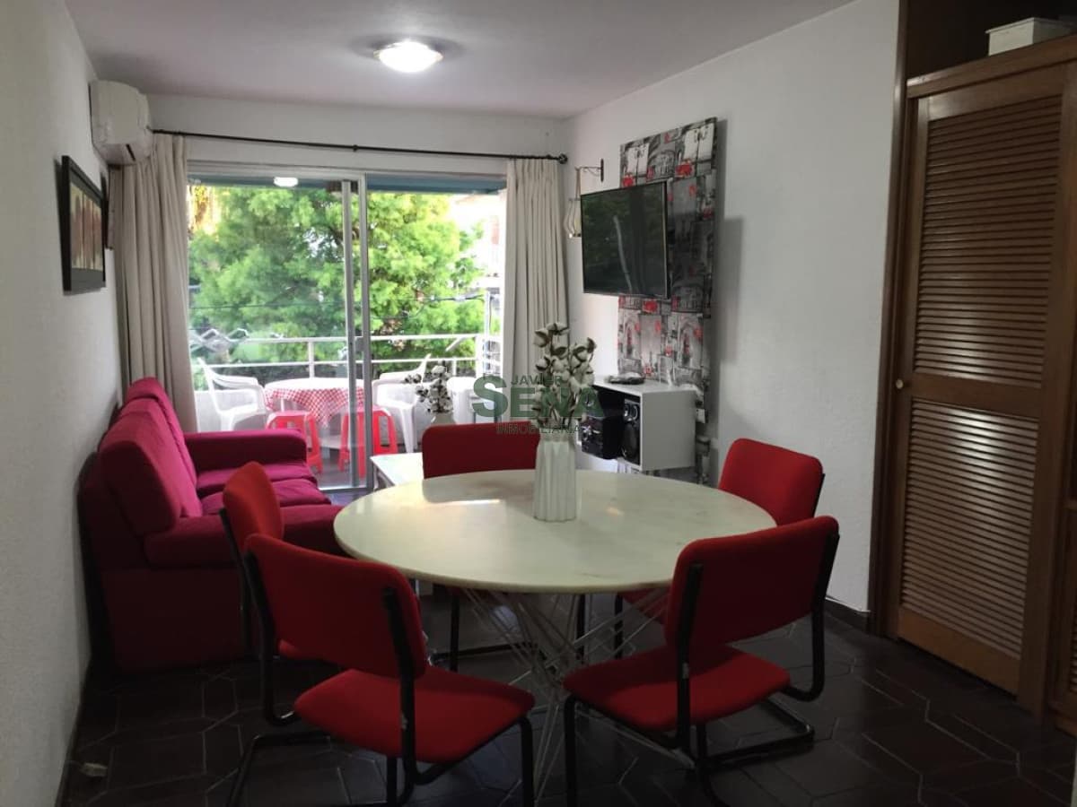 Alquiler de apartamento en Peninsula, 1 dormitorio y medio, baño, balcon.