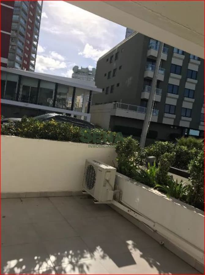 Alquiler de apartamento en la Peninsula, 3 dormitorios, 2 baños, buena vista.