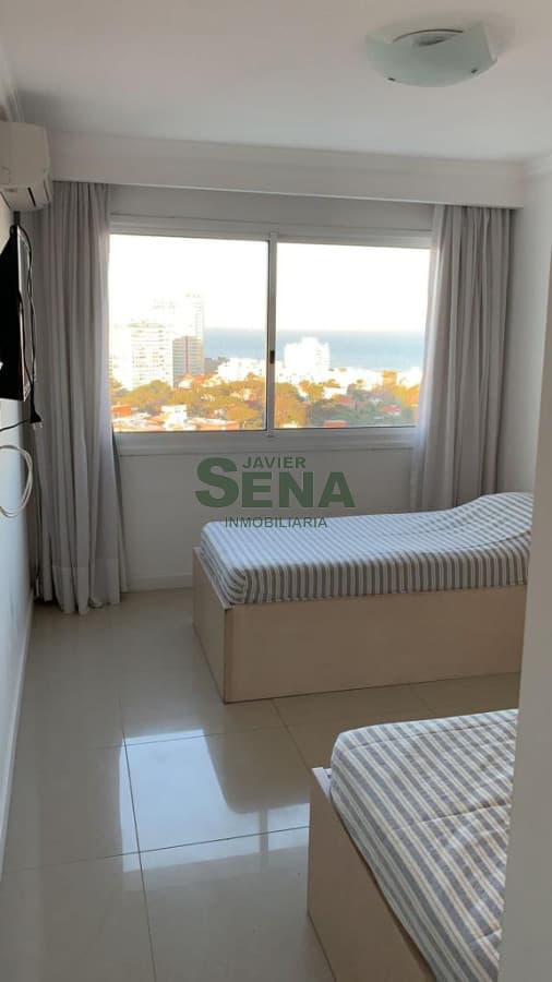 Alquiler de apartamento en la Mansa, 2 dormitorios, 2 baños, piscina, servicios.