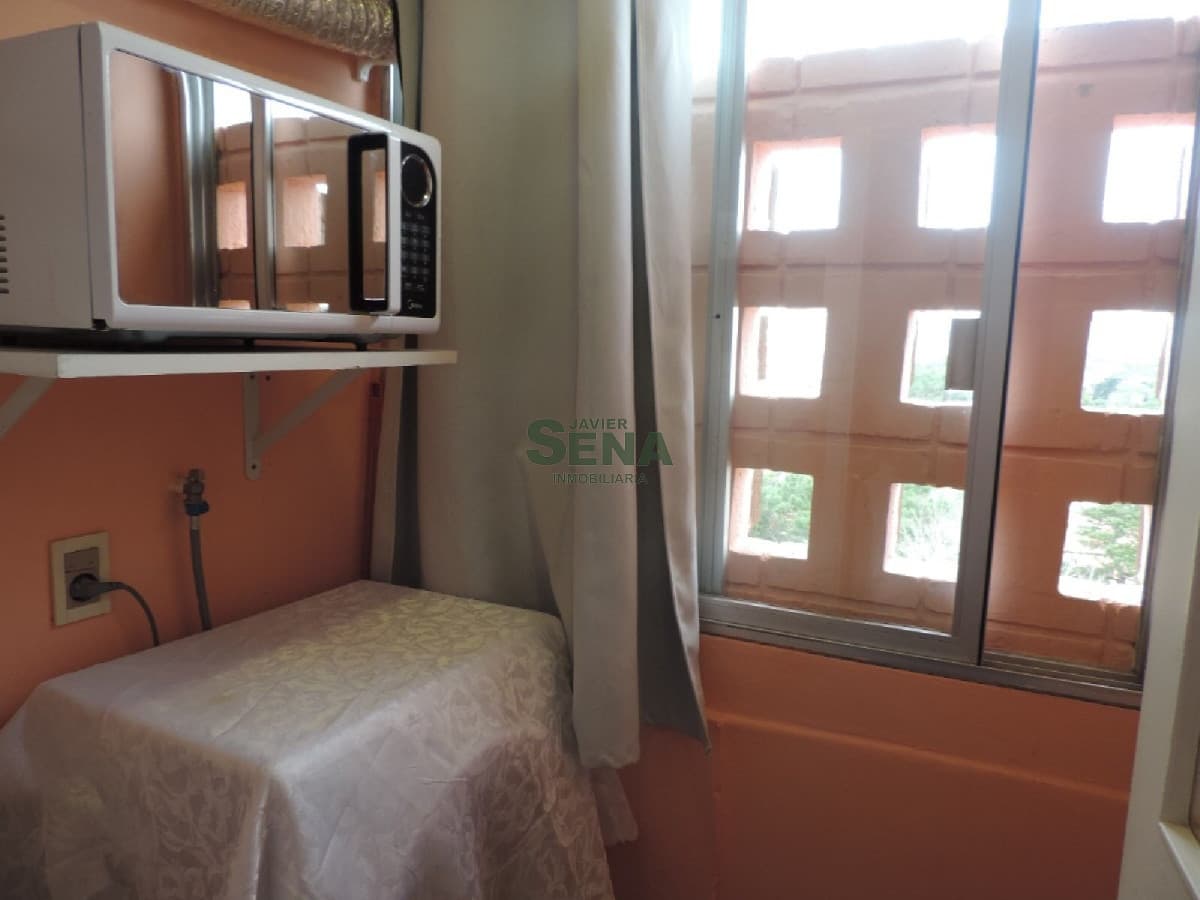 Alquiler en la Brava, 3 dormitorios, 2 baño, buen edificio.
