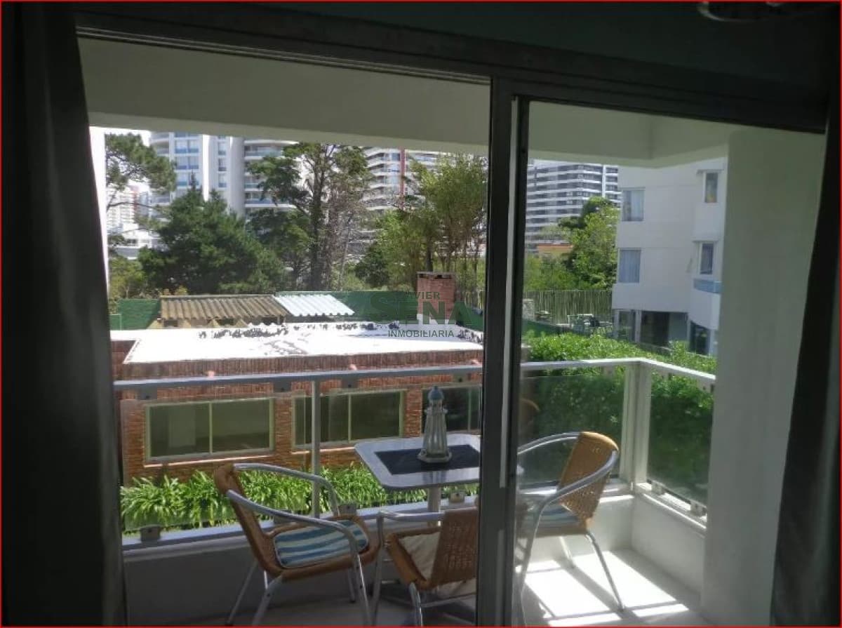 Alquiler y venta de apartamento en la brava, 1 dormitorio, baño, cerca del mar.