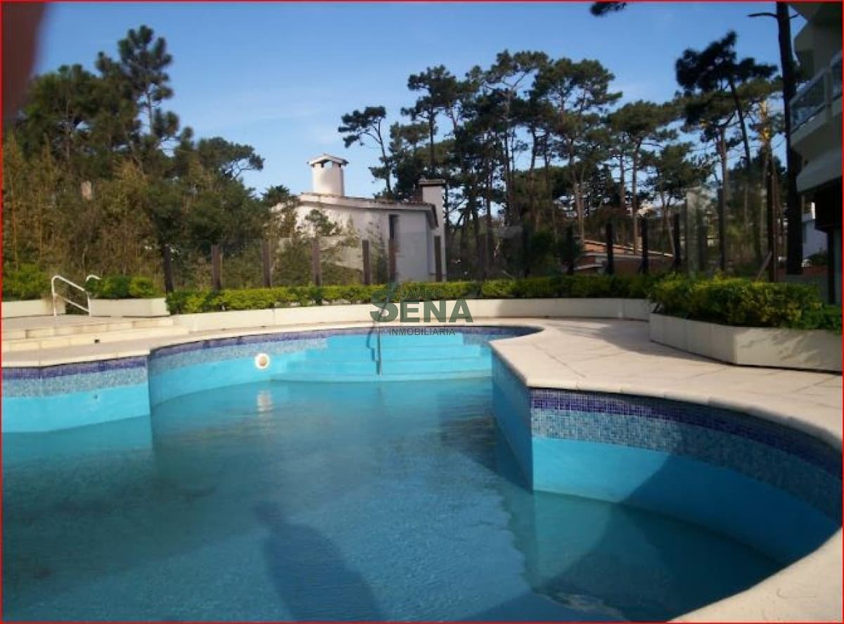 Venta de apart en la Roosevelt, 3 dorm, 3 baños, balcon, servicios.